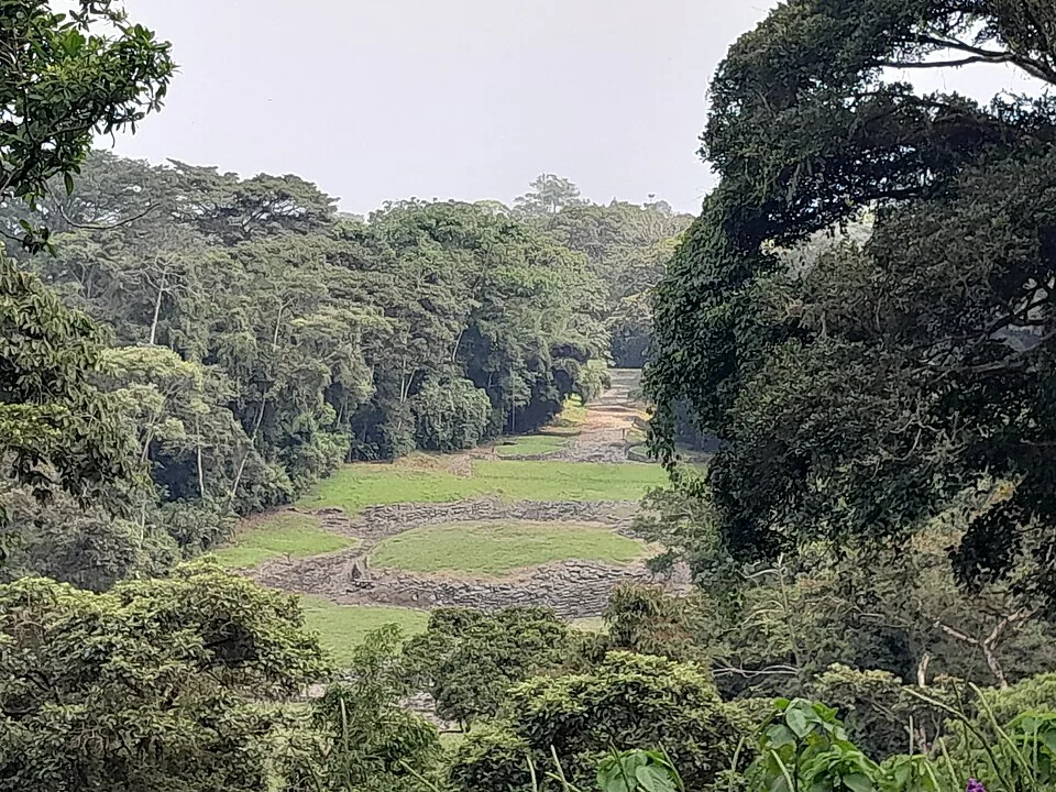 Estructuras de piedra del Monumento Nacional Guayabo