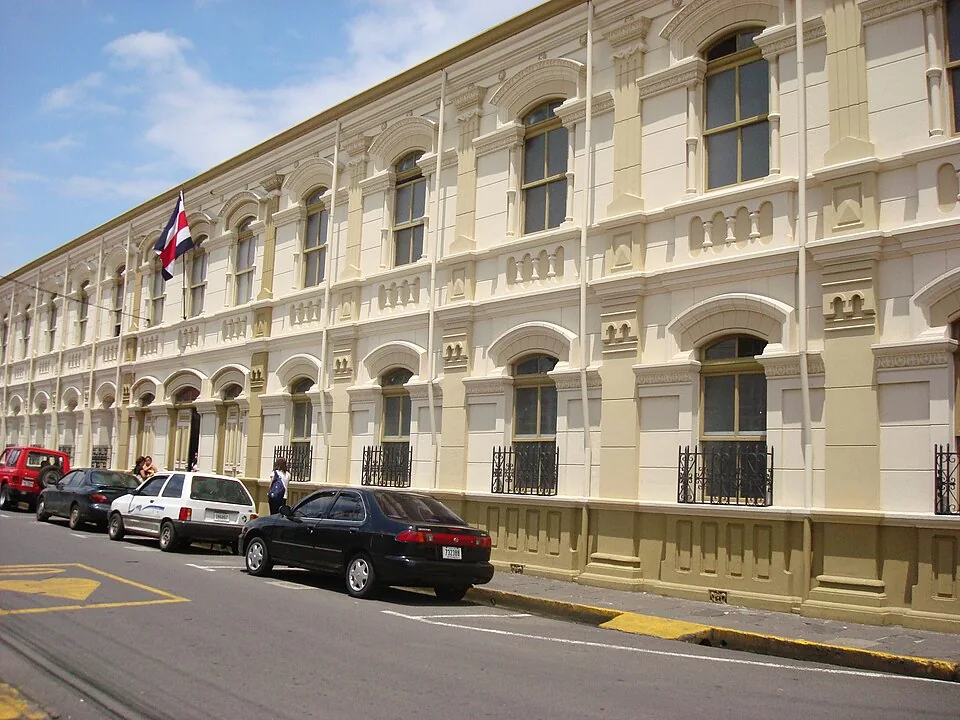 Fachada del Liceo de Heredia en 2008