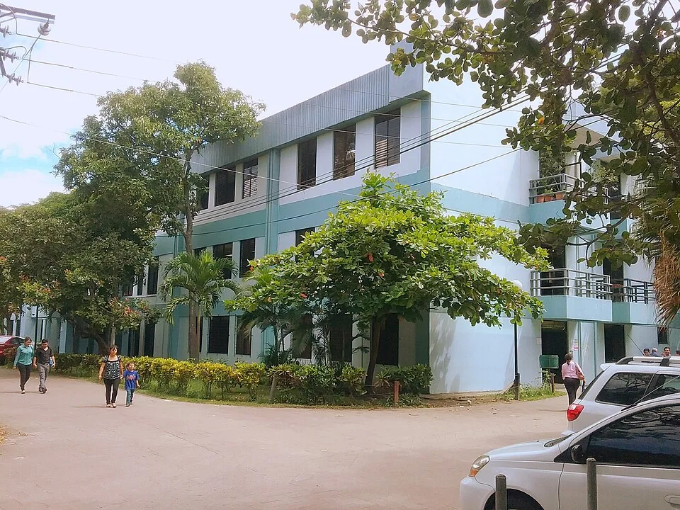 Edificio de la Escuela de Psicología y Educación de la UES