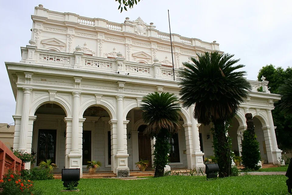 Edificio de la Rectoría de la Universidad Nacional de Asunción