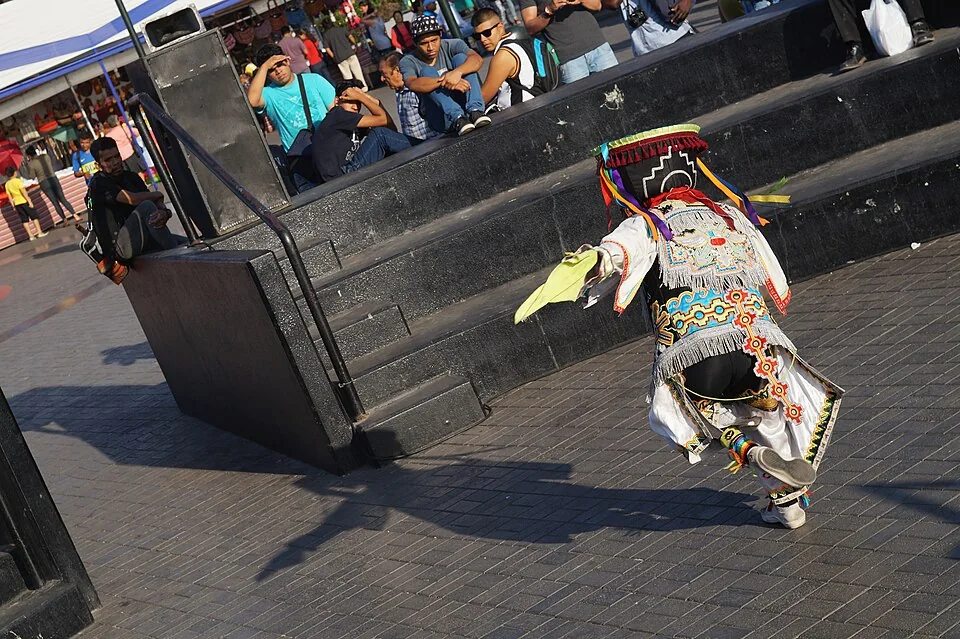 Danzante de tijeras peruano en una fotografía de 2016