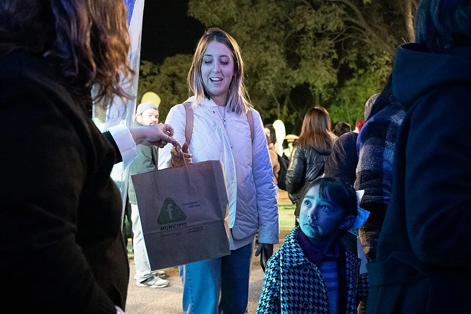 Reunión comunitaria en la Plaza de Deportes Atilio Nara en Montevideo, 2024
