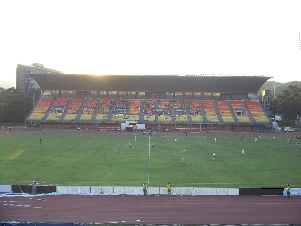 Tribuna cubierta y campo del Estadio Olímpico de la UCV, 2013